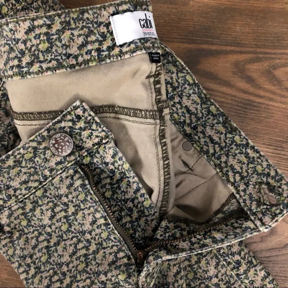🎄Cabi green/blue ditsy pattern pants SZ 12  skinny - Picture 9 of 11